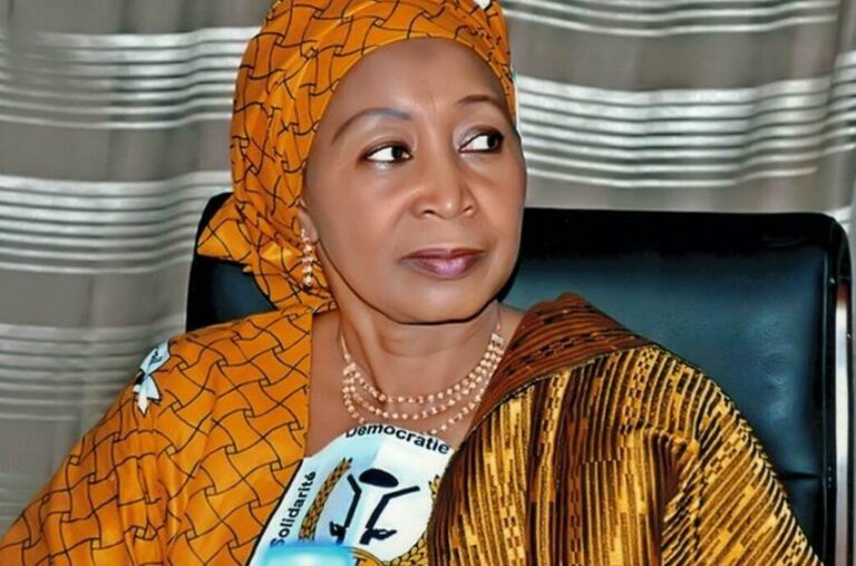 Ministre de l'éducation Mme-Sidibe-Dedeou